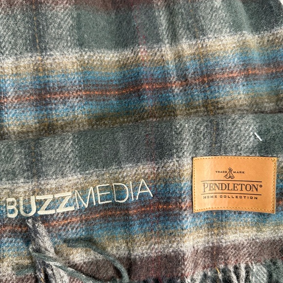 NWT Pendleton Highland Motor Robe Gray Plaid Wool (Buzzmedia) Blanket 52x66 - Picture 5 of 7